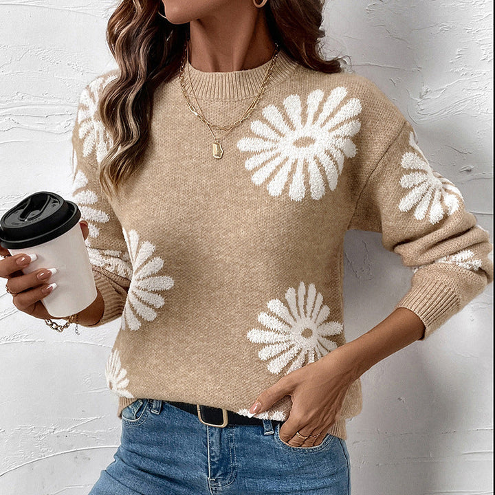 Damenpullover aus Strick mit floralem Muster in der Vorderansicht