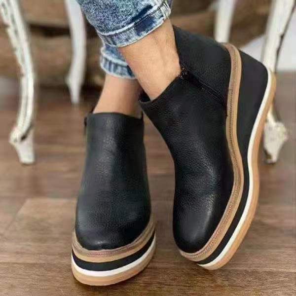 Damen-Stiefelette mit Keilabsatz und verstecktem Plateau in der Vorderansicht