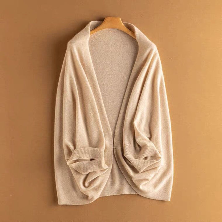 Drapierte Vorderansicht des eleganten Damen-Merinoschals