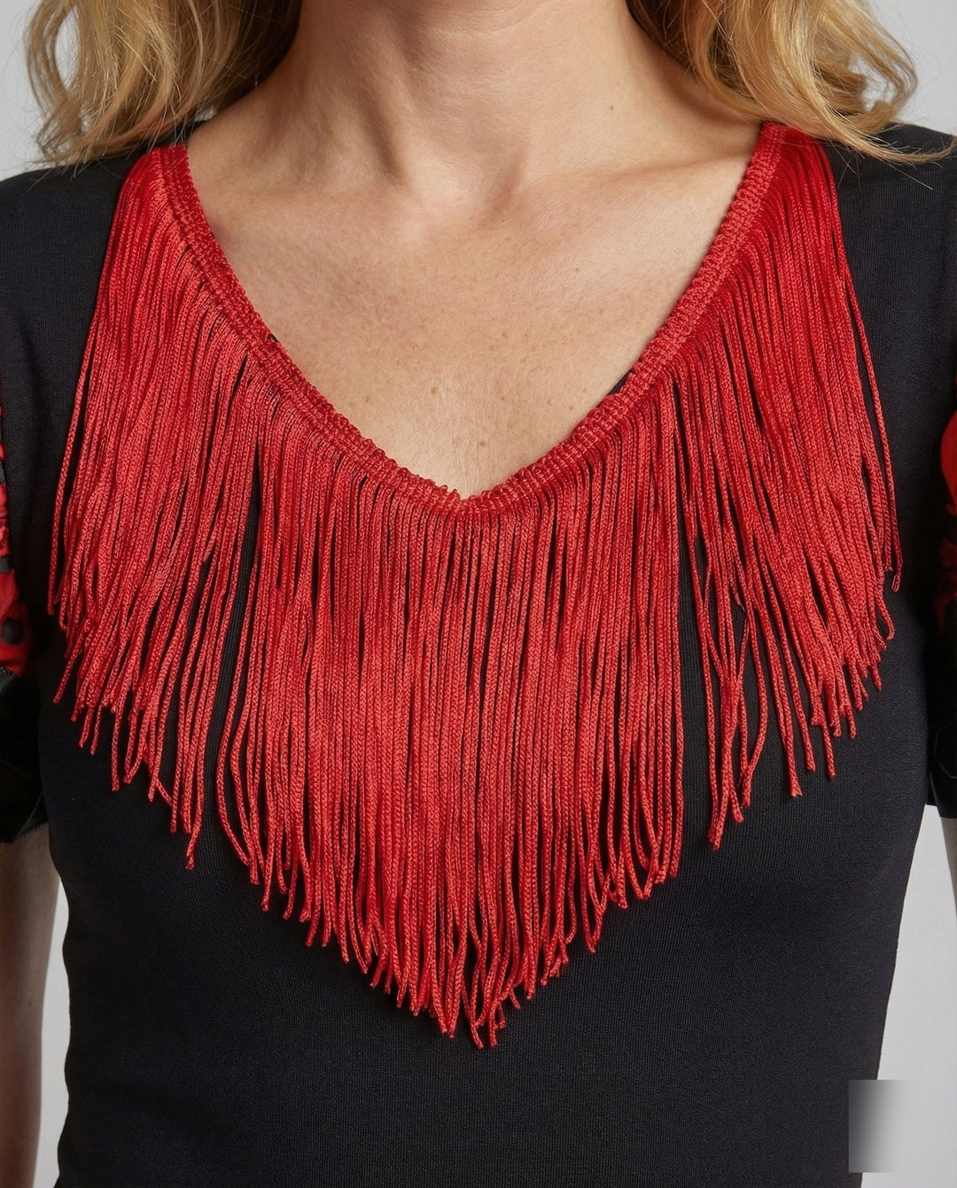 Detailaufnahme der Fransen am Damen-Flamenco-Kleid