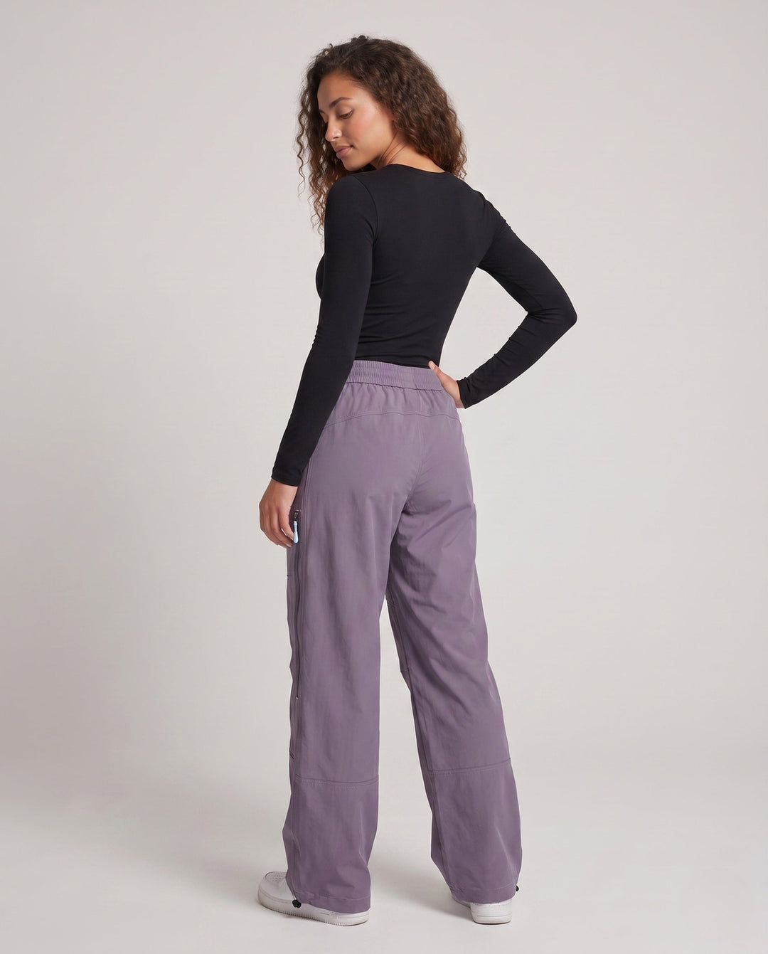 Wasserabweisende Hose für Damen bei wechselhaftem Wetter