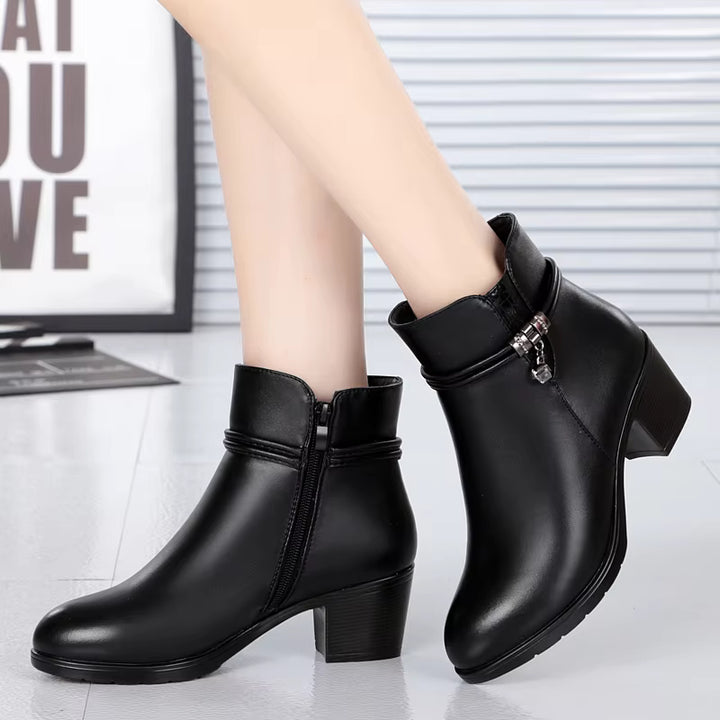 Elegante gefütterte Knöchelstiefel mit seitlichem Reißverschlussverschluss