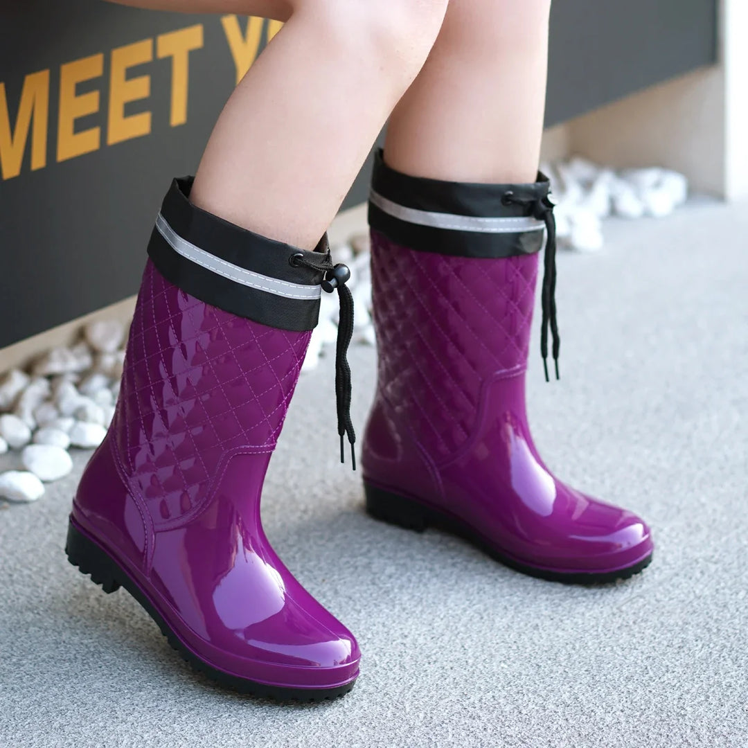 Damen-Regenstiefel mit schlichtem Design für nasse Tage