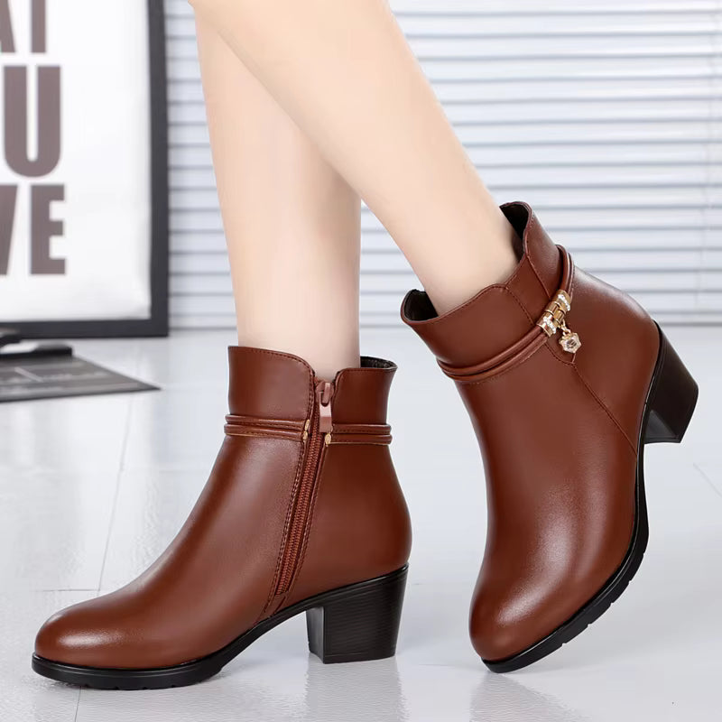 Elegante gefütterte Knöchelstiefel mit seitlichem Reißverschlussverschluss