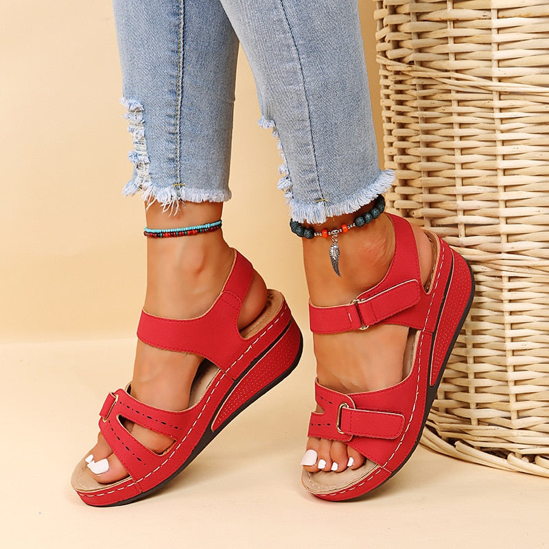 Rückansicht der Damen Sandalen mit verstellbarem Fersenriemen