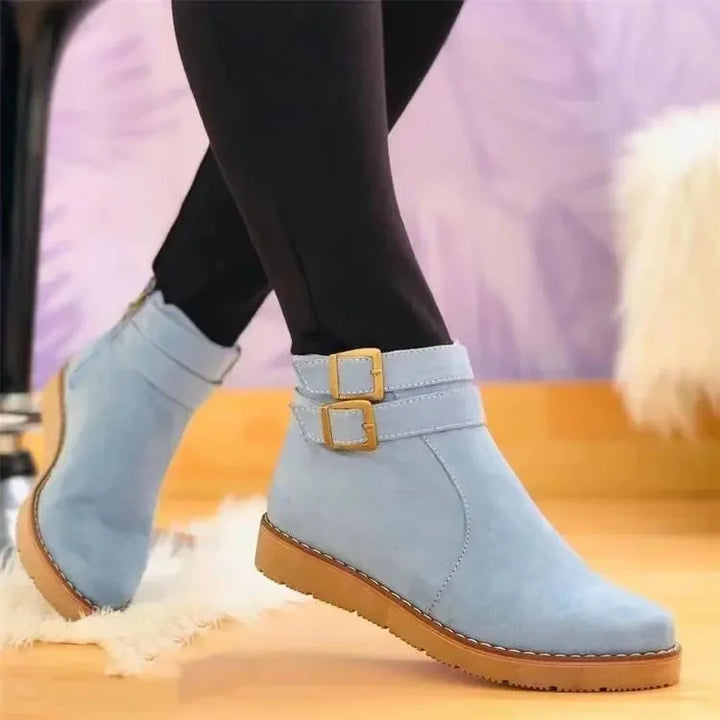Damenstiefel von vorn mit markanter Plateausohle