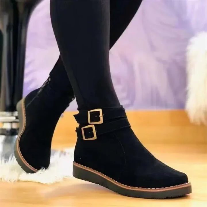 Profilansicht der Damenstiefel mit kräftiger Laufsohle