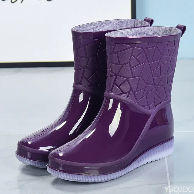 Kurze Regenstiefel für Damen in der seitlichen Ansicht