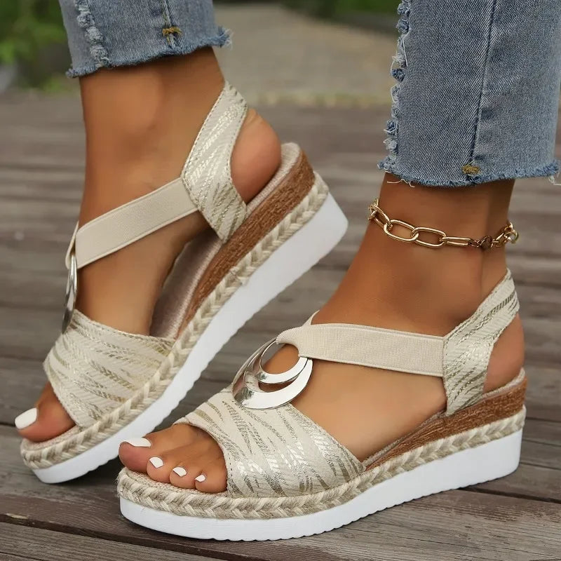 Damen Sandalen von oben mit offenem Design und weich gepolstertem Fußbett