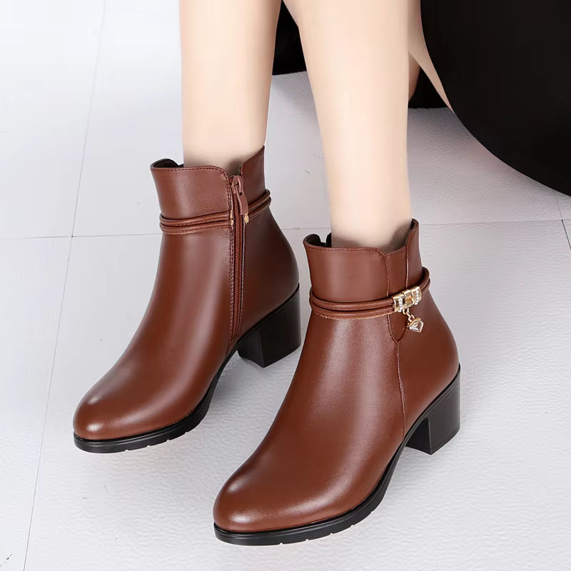 Elegante gefütterte Knöchelstiefel mit seitlichem Reißverschlussverschluss