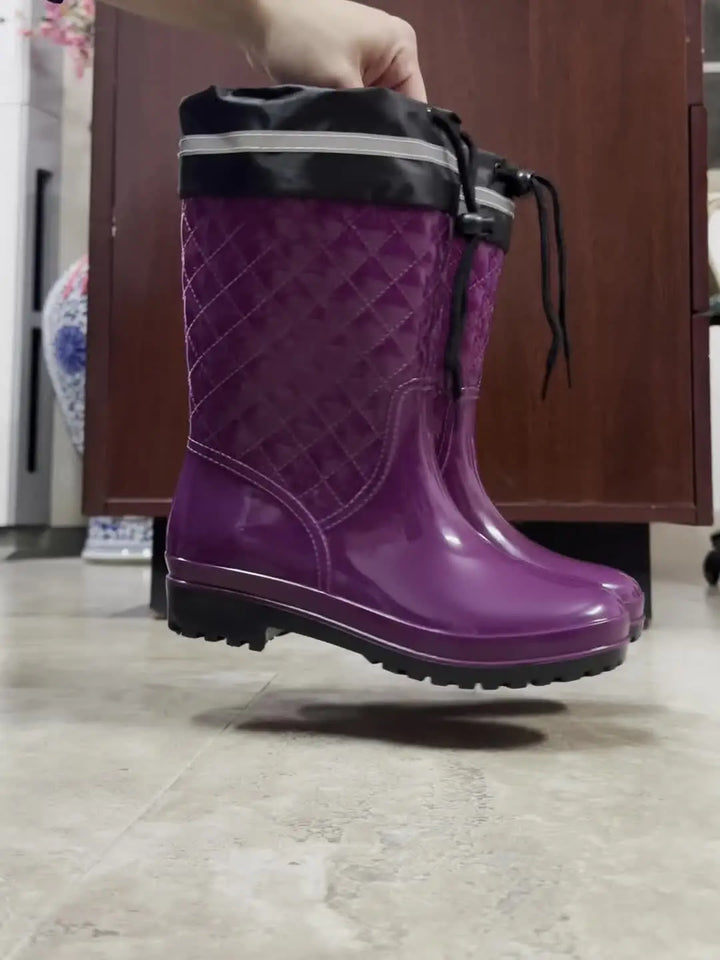 Minimalistische Damen-Regenstiefel in seitlicher Ansicht