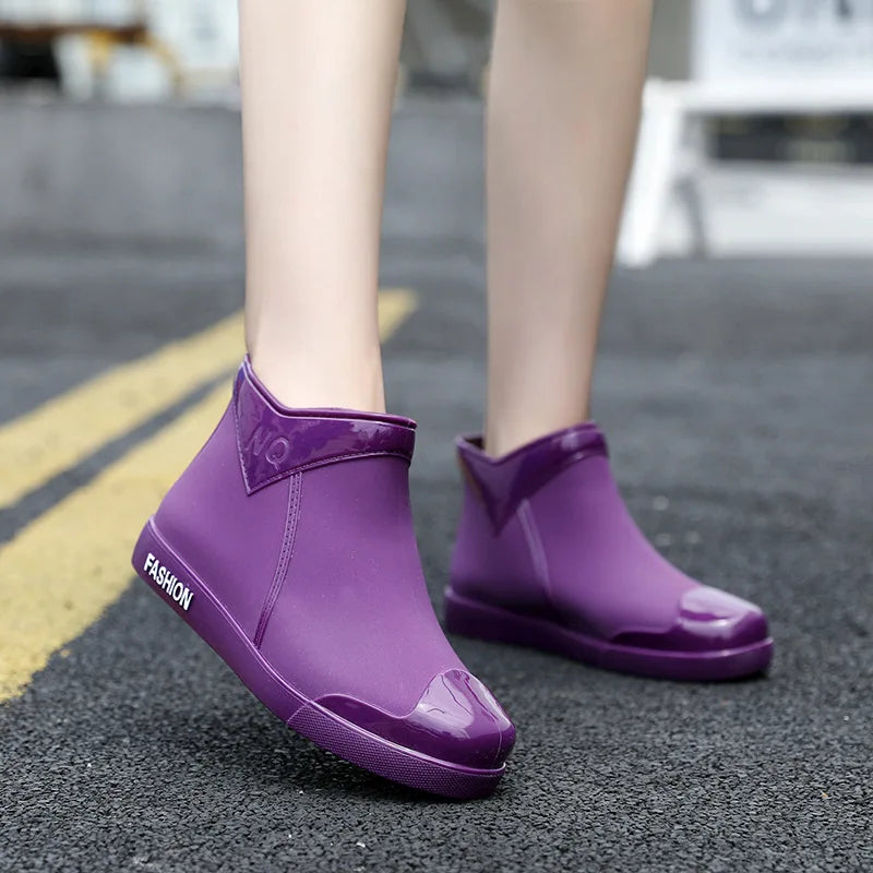 Damen-Regenstiefel mit geschlossenem Schaft und robuster Form