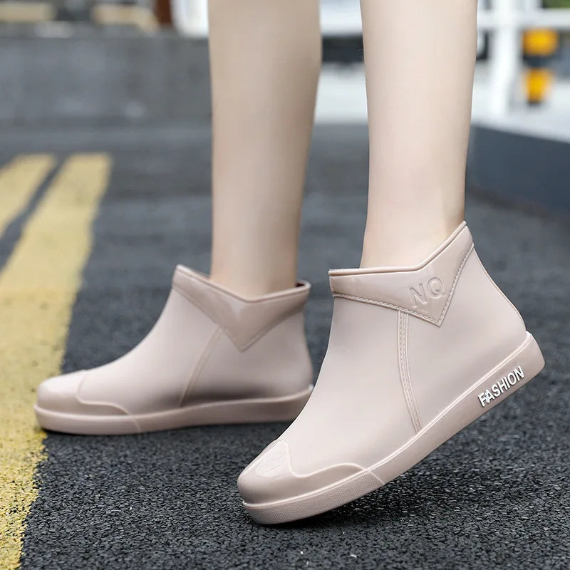 Kurze Regenstiefel für Damen passend zu wetterfester Kleidung