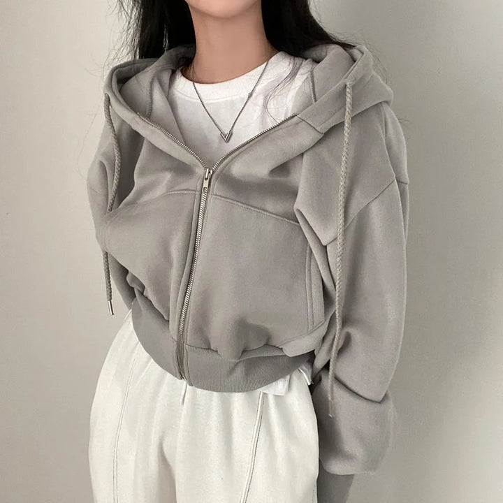 Damen-Sweatjacke als vielseitige Lage für bequeme Freizeitlooks