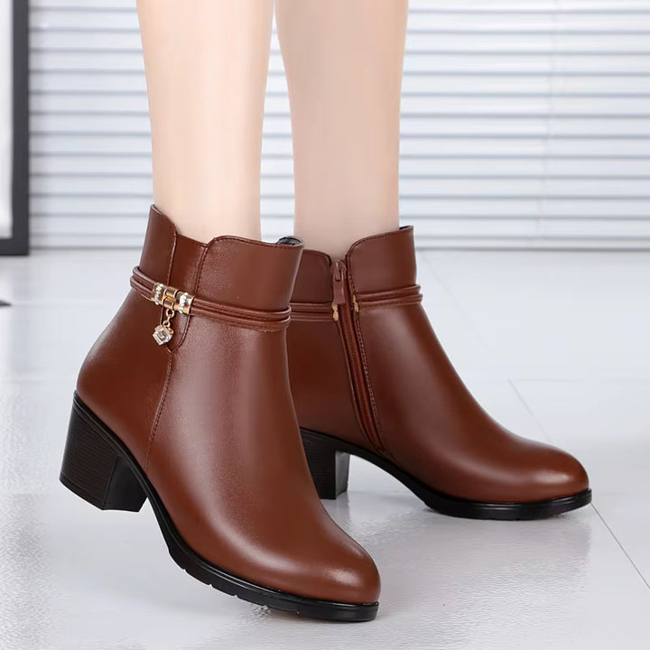 Elegante gefütterte Knöchelstiefel mit seitlichem Reißverschlussverschluss