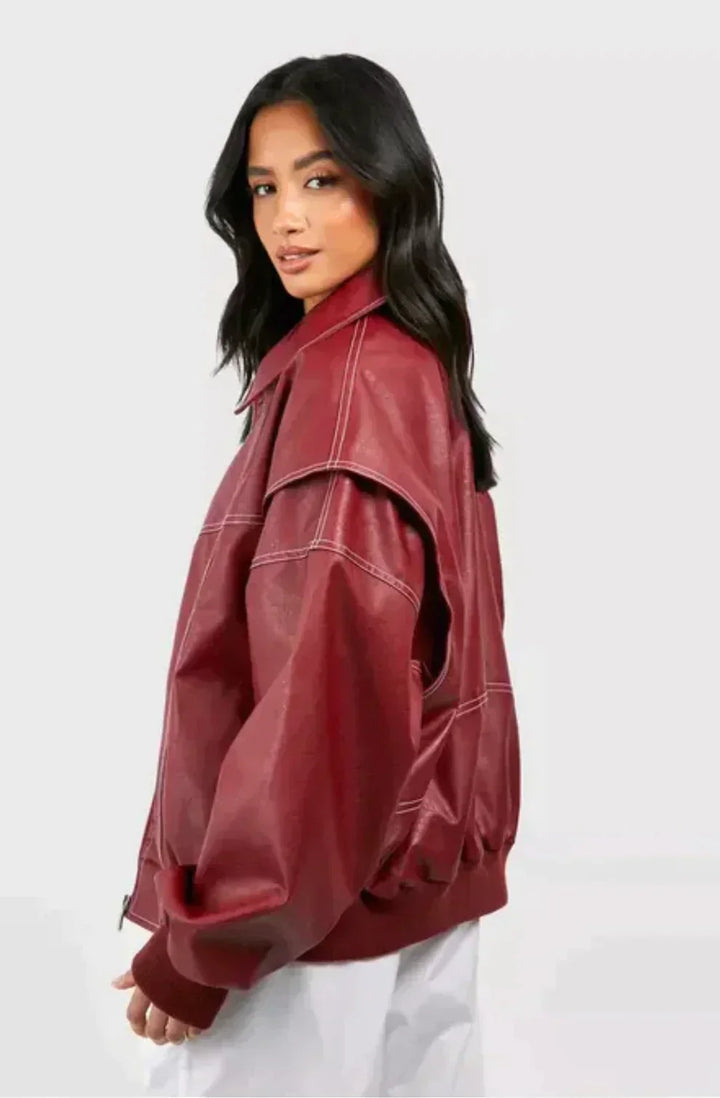 Rote Lederjacke für Damen in vollständiger Vorderansicht