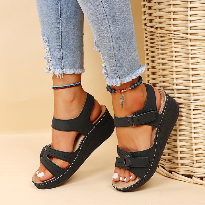 Damen Komfortsandalen mit verstellbarem Riemen und stabiler Laufsohle