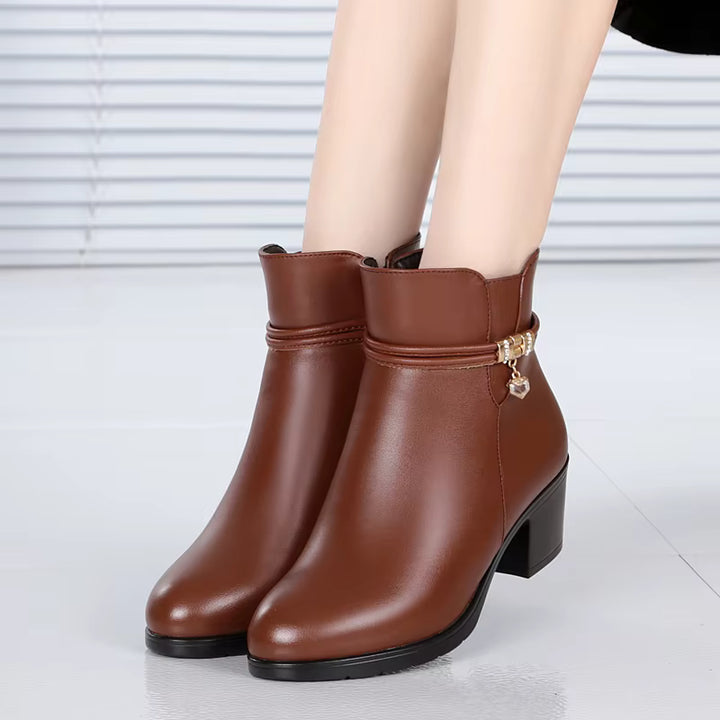 Elegante gefütterte Knöchelstiefel mit seitlichem Reißverschlussverschluss