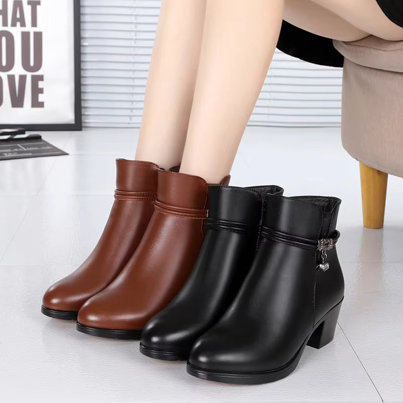 Elegante gefütterte Knöchelstiefel mit seitlichem Reißverschlussverschluss