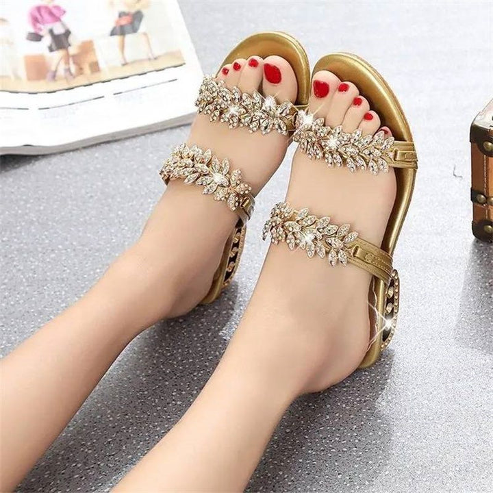 Damen Sandalen in schräger Vorderansicht mit offenem Design