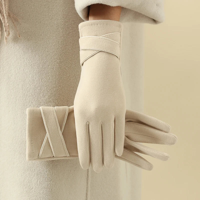 Damen-Samthandschuhe als elegantes Accessoire für kaltes Wetter