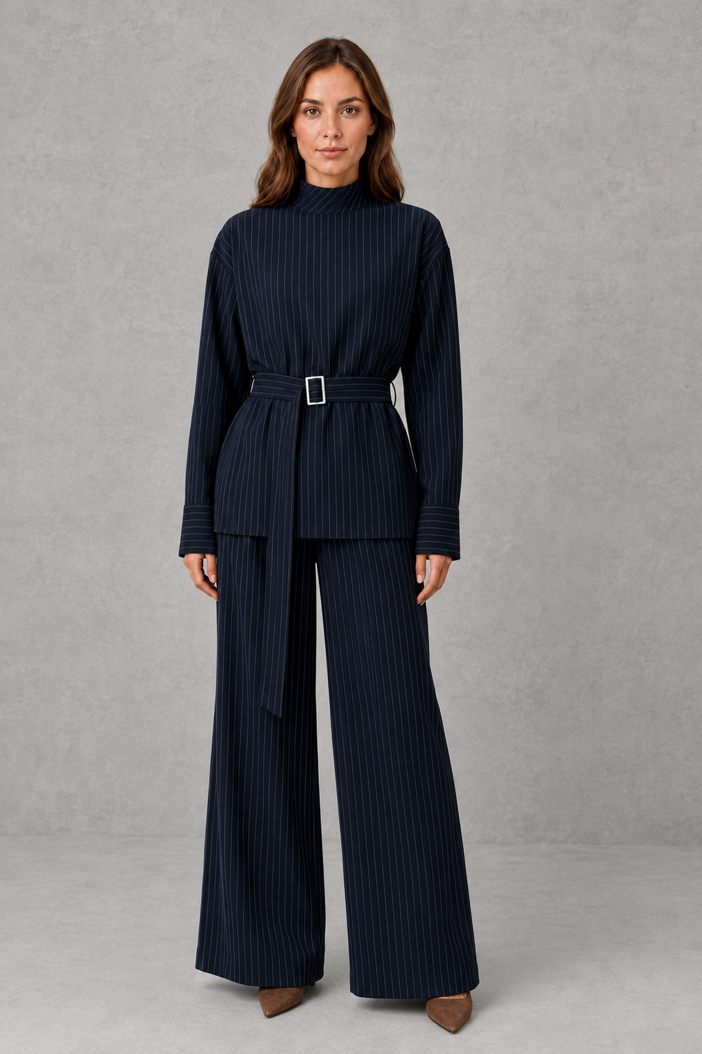 Eleganter Damenanzug mit klassischem Blazer und weit geschnittener Hose