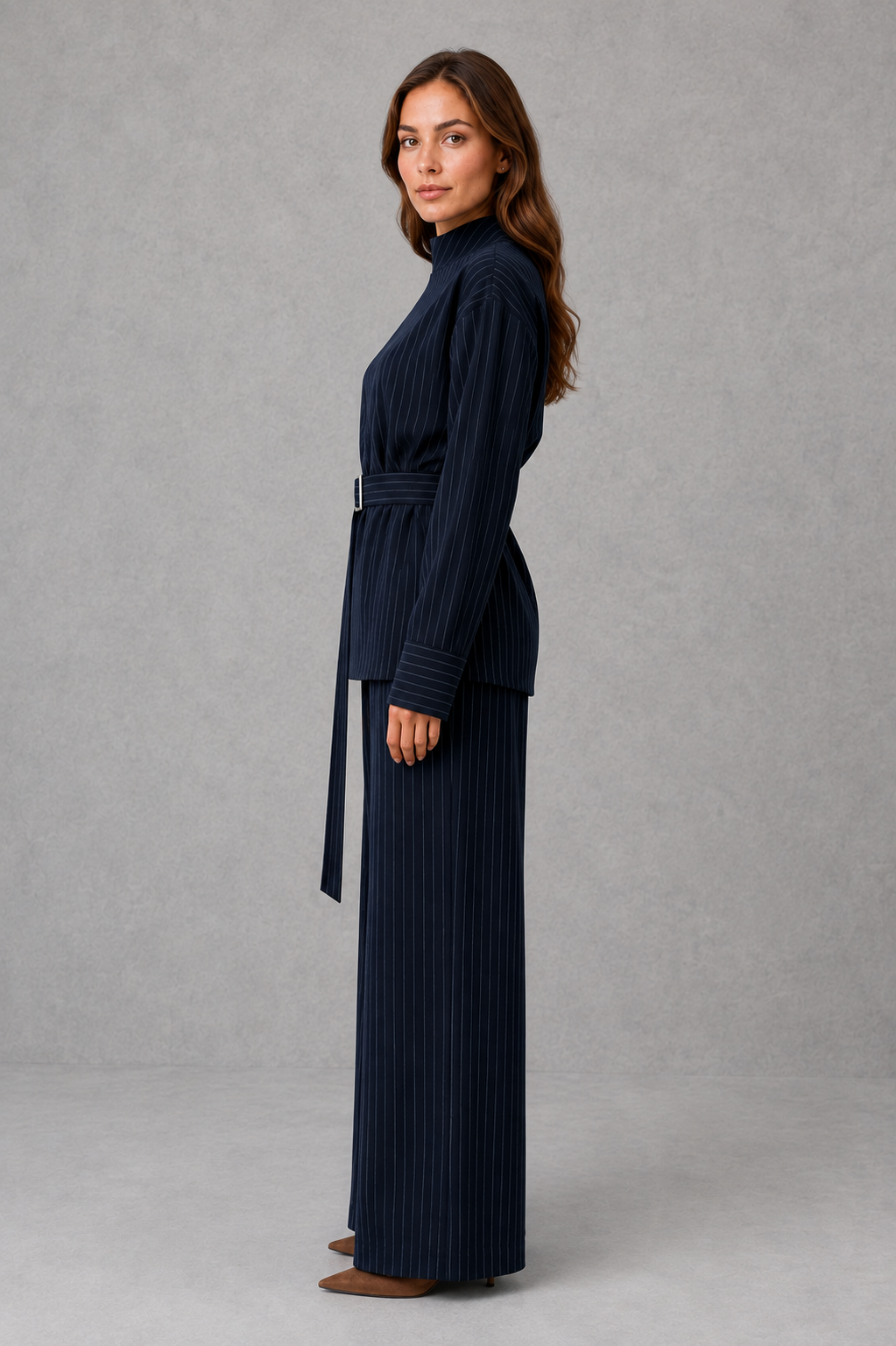 Damen-Hosenanzug mit Nadelstreifen für einen stilvollen Businesslook