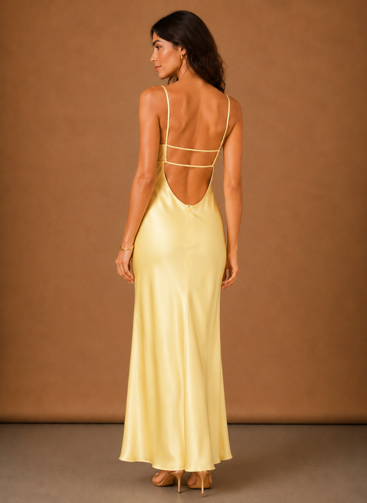 Maxikleid mit Wasserfallausschnitt als Abendlook für festliche Anlässe