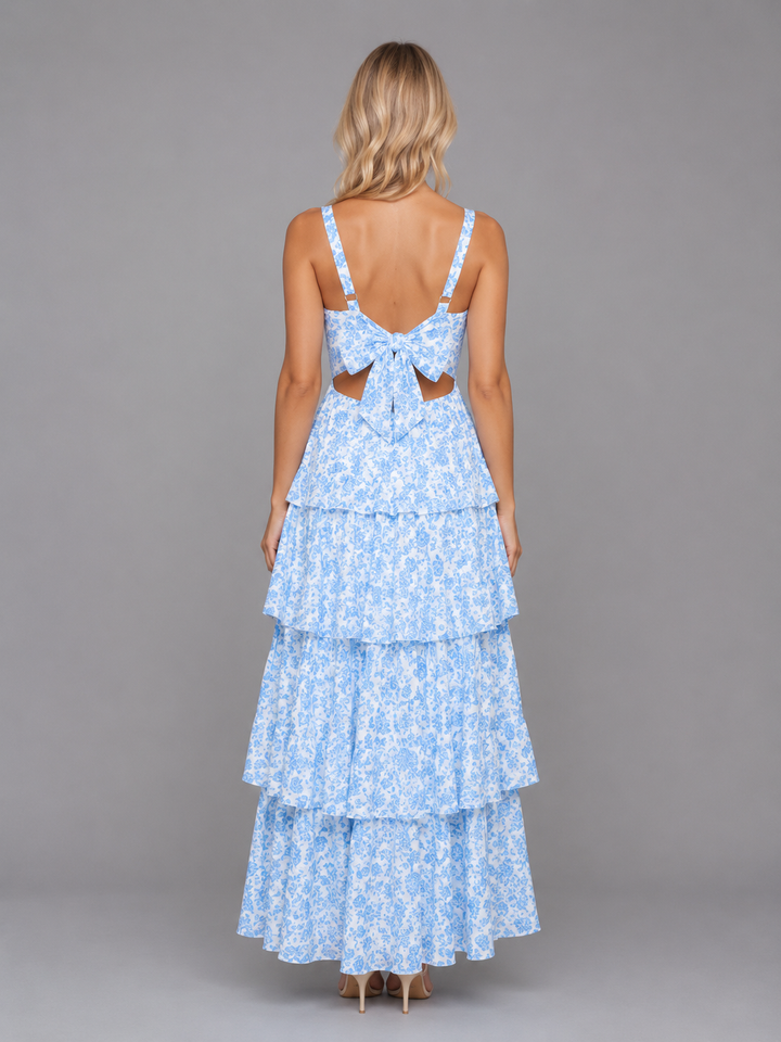 Luftiges Damenkleid mit floralem Muster und gestuftem Rock