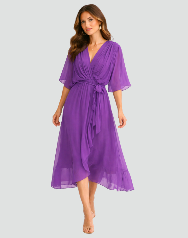 Sommeroutfit mit elegantem Damen-Wickelkleid
