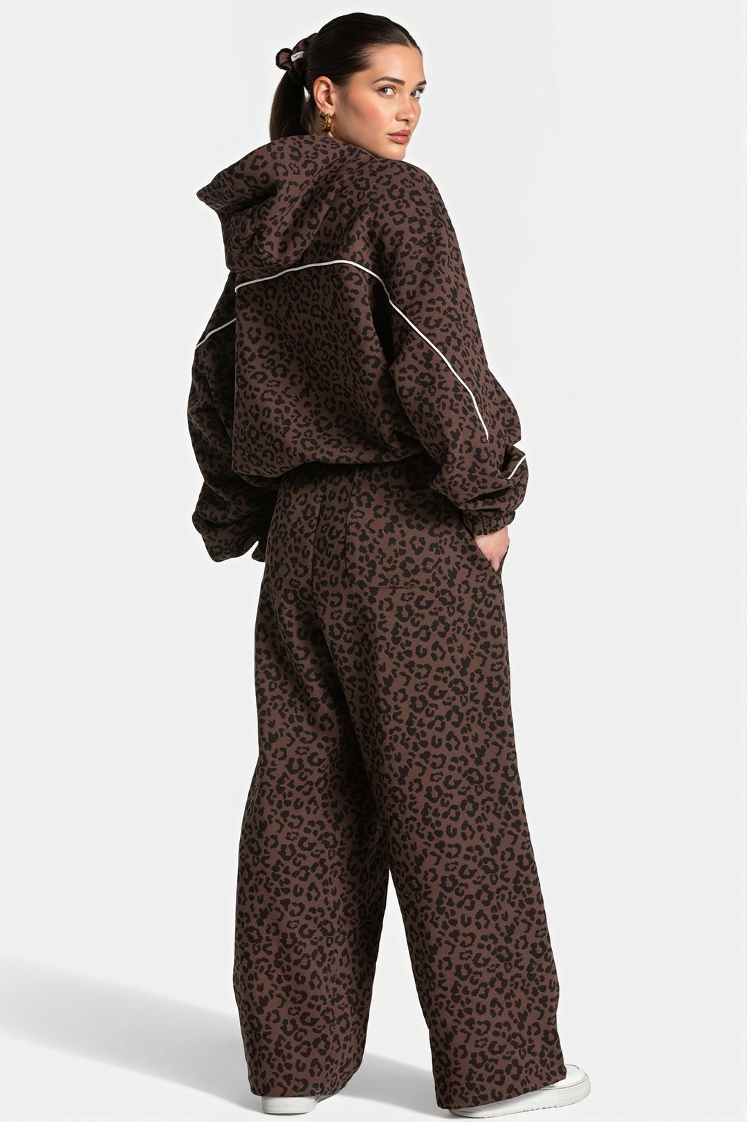 Leopardenmuster-Zweiteiler für bequeme Freizeitlooks