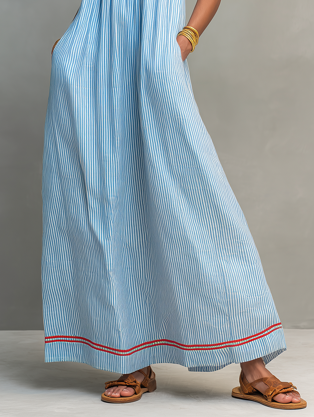 Gestreiftes Maxikleid mit Spaghettiträgern und lockerer Passform