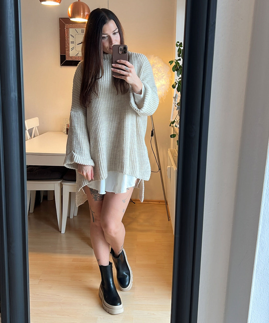 Gemütlicher übergroßer Strickpullover in sanftem Beige