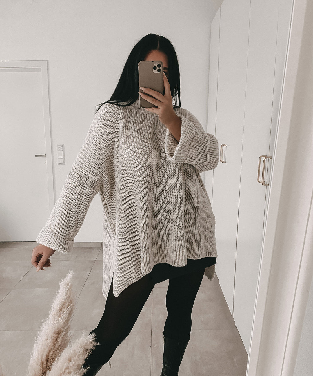 Gemütlicher übergroßer Strickpullover in sanftem Beige