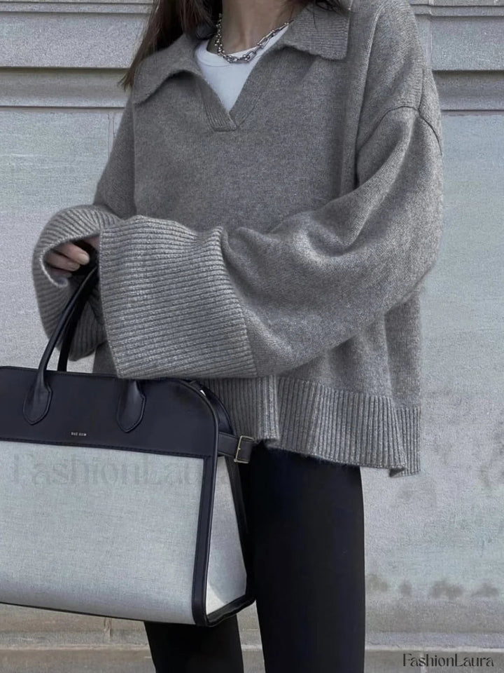 Gemütlicher minimalistischer übergroßer Strickpullover