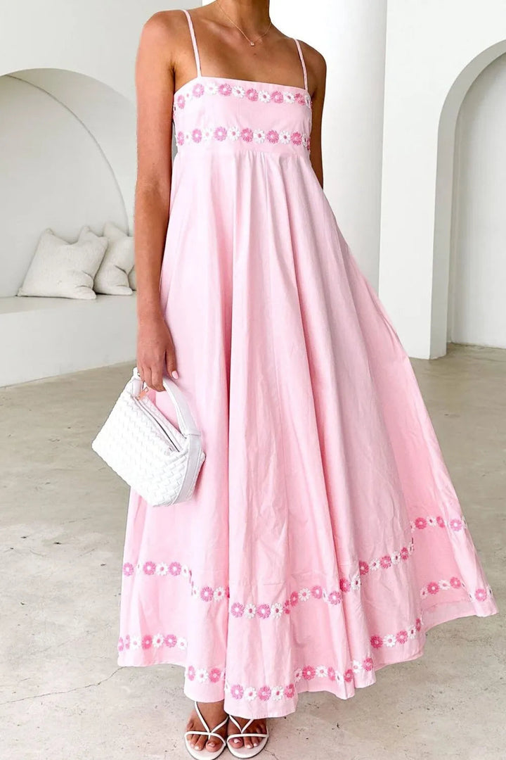 Maxikleid aus Satin mit Blumenstickerei