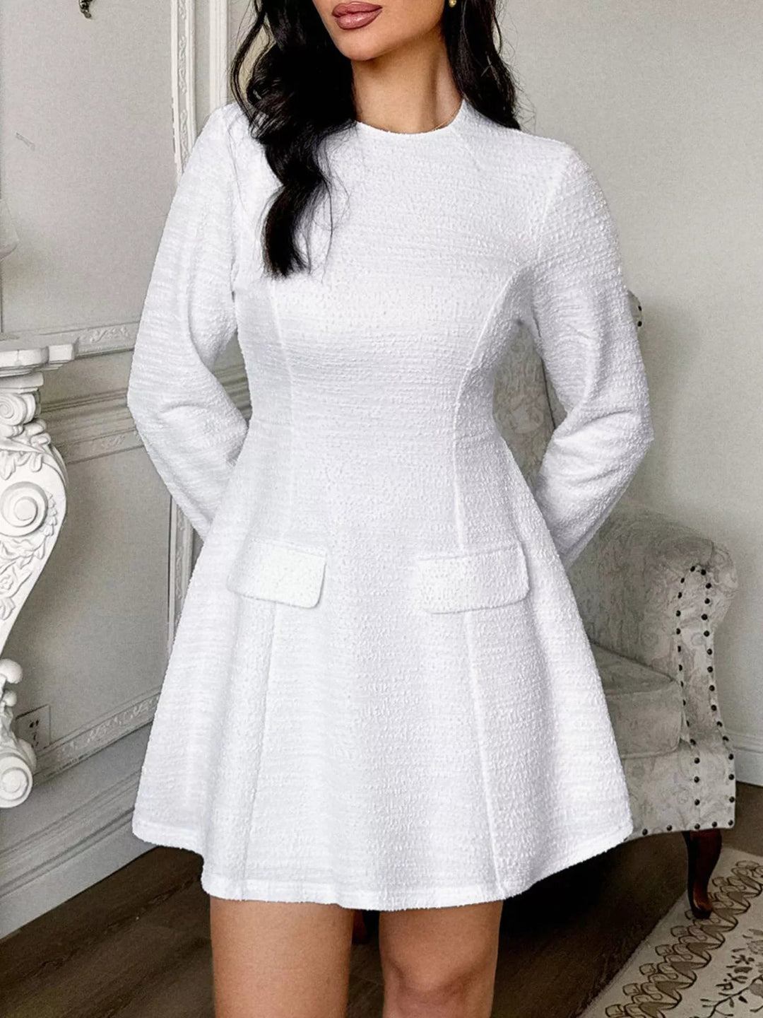 Bodycon-Minikleid mit ausgeschnittenem Rücken und langen Ärmeln