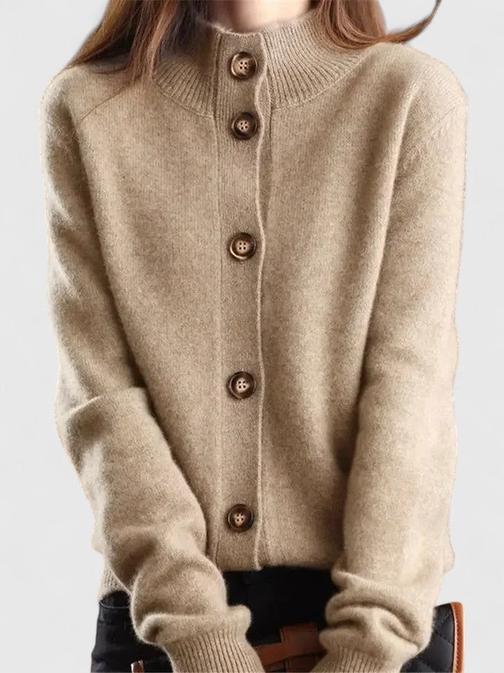Klassische Strickjacke mit Knopfleiste