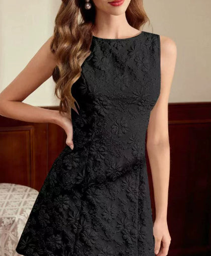 Damen Sommerkleid als Midikleid mit floralem Jacquard aus seitlicher Ansicht