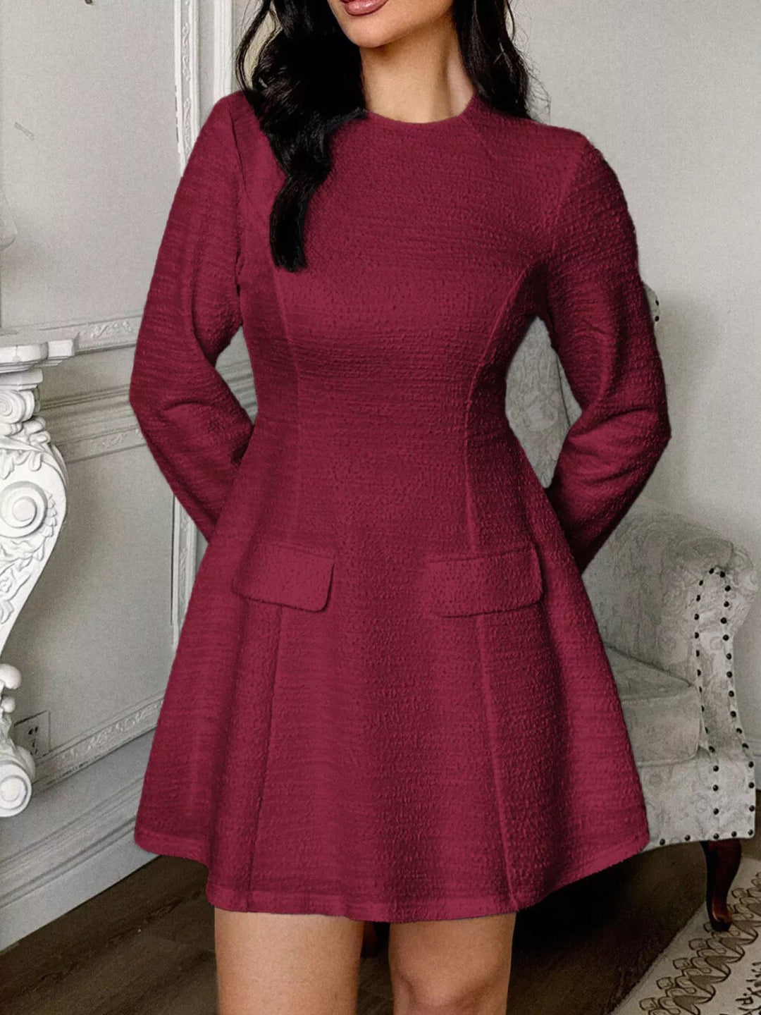 Bodycon-Minikleid mit ausgeschnittenem Rücken und langen Ärmeln