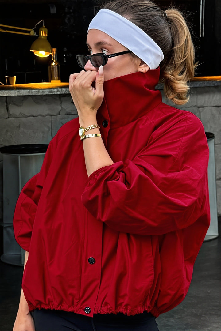 Leichte Windjacke für Damen mit hohem Stehkragen