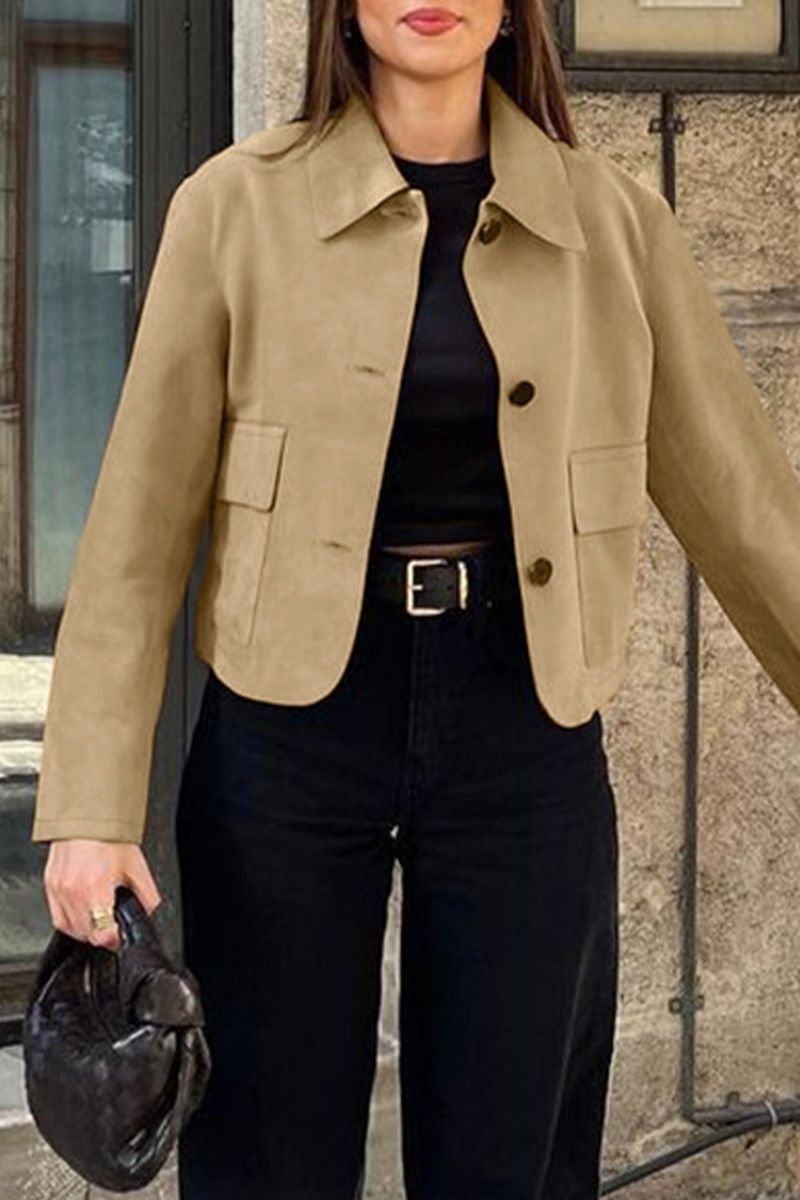Lässige Jacke mit durchgeknöpftem Hemdkragen