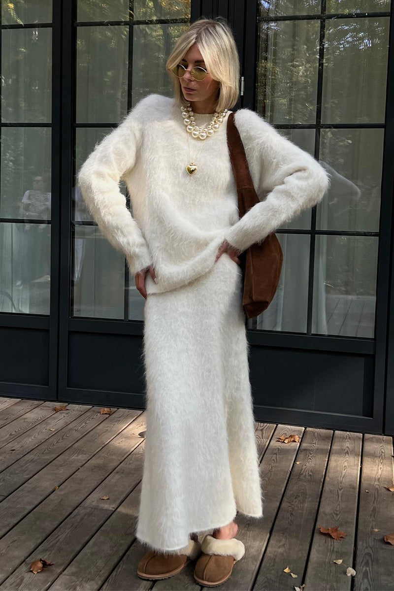 Damen-Strickset mit Pullover und Midirock als stilvoller Zweiteiler