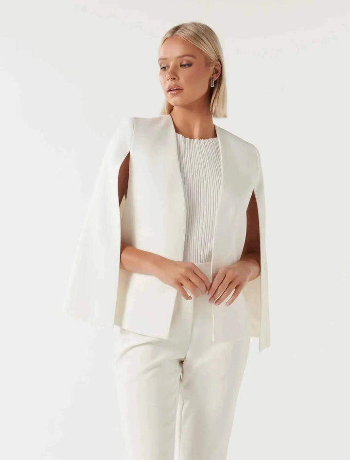 Eleganter Damen-Cape-Blazer mit fließendem Schnitt und Ärmelschlitz