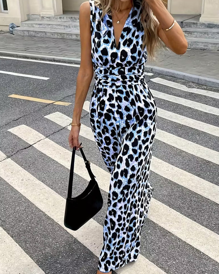 Ärmelloser Jumpsuit mit Leopardenprint in modischer Ansicht