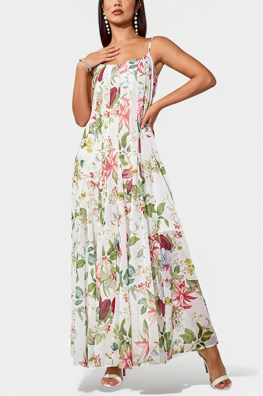 Vorderansicht des langen Damenkleids mit floralem Print und fließender A-Linien-Silhouette