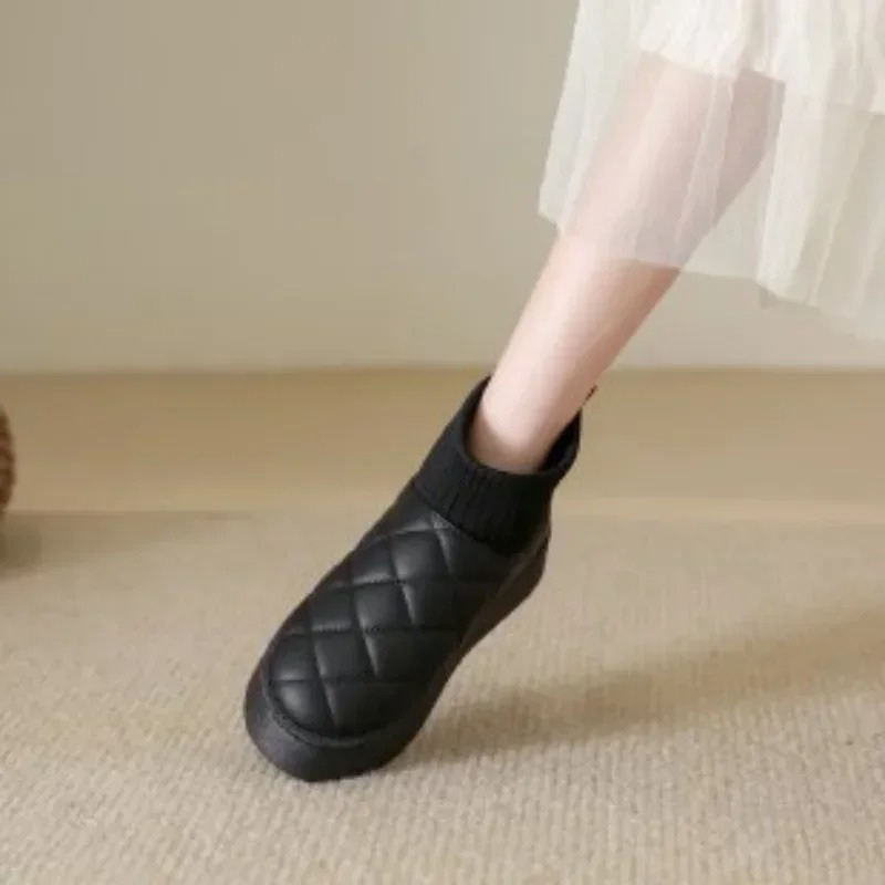 Gemütliche Strick-Socken-Booties mit dicker Sohle und warmer Innenfütterung