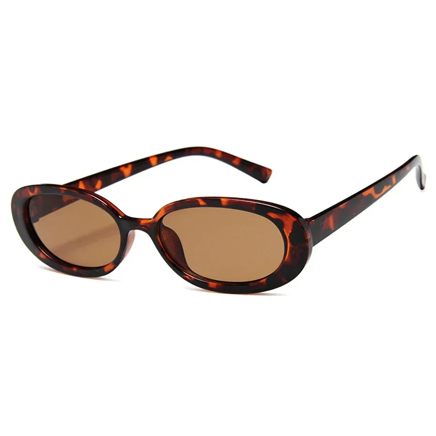 Retro Sonnenbrille mit klarem Glas im Vintage-Stil