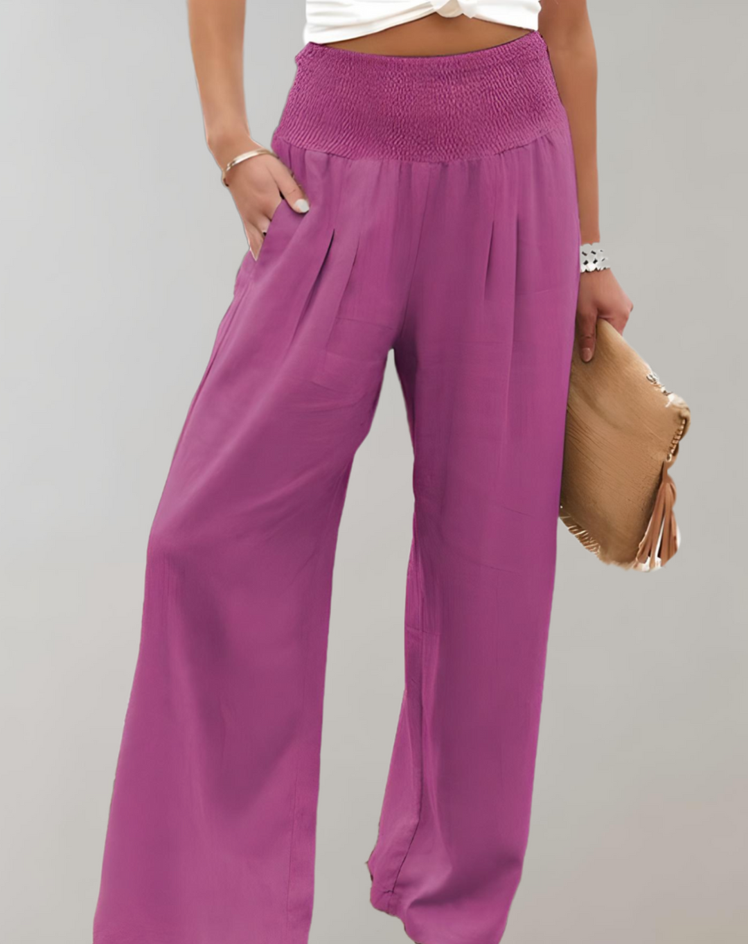 Weite Hose mit hohem Bund und ausgestellten Beinen