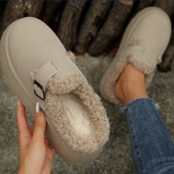 Bequeme Damen-Hausschuhe mit Fellfutter und verstellbarer Plateausohle